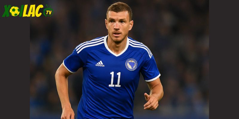 Džeko là mũi nhọn trong trận San Marino vs Bosnia. Džeko là mũi nhọn trong trận San Marino vs Bosnia.